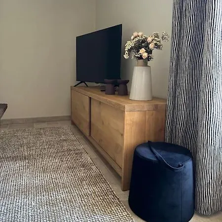 Apartment Gogh *